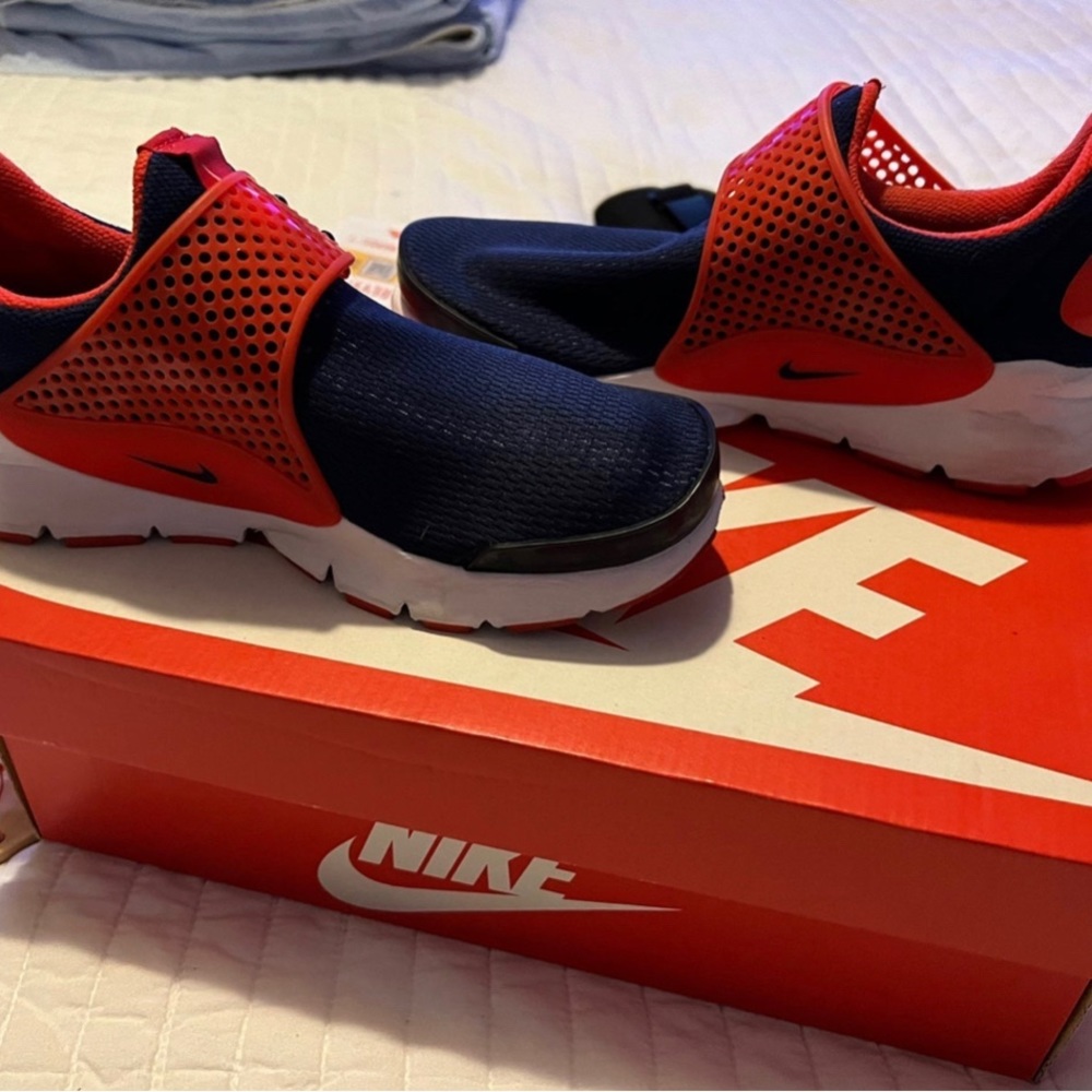 Nike sock dart athletic shoes
